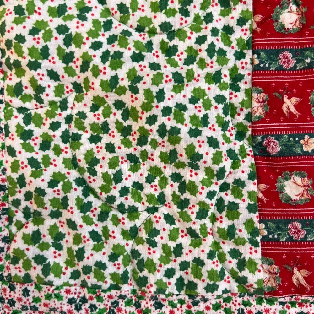 Handmade Quilted Throw Blanket Winter Cabin Scene‎ Green Red Christmas Theme
